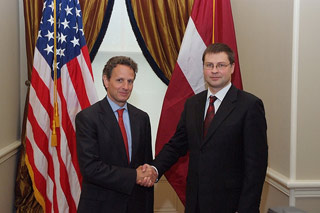 Timothy  Gaithner and Valdis Dombrovskis. Washington, 16.06.2010.