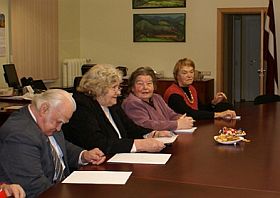 121109_latv_pens_feder_lpf.jpg