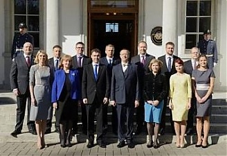 Toomas Hendrik Ilves with a new Estonian government. Photo: president.ee