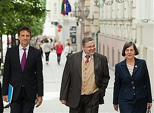Ardo Hansson, Vitas Vasiliauskas and Zoja Razmusa. Photo: lietuvosbankas.lt