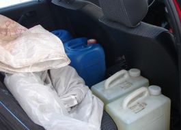 150515_neleg_benzin_kontrab.jpg 150515_neleg_benzin_kontrab.jpg