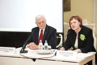 Valdas Adamkus at Round Table in Helsinki.