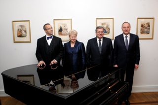 Toomas Hendrik Ilves, Dalia Grybauiskaite, Bronislaw Komorowski and Andris Berzins. Vihula, 1.12.2011. Photo: president.lv