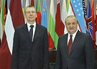 Edgars Rinkevics and Abdulaziz Komilov. Photo: flickr.com