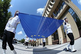 130705_litv_sovet_es_flag.JPG