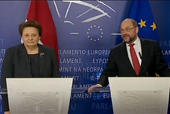Laimdota Straujuma and Martin Schulz.