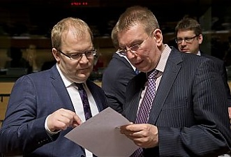 Estonian MFA Urmas Paet and Edgars Rinkevics. Photo: flickr.com