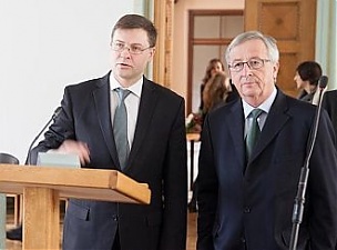 Valdis Dombrovskis and Jean-Claude Juncker.