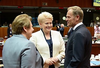 Laimdora Straujuma and Dalia Grybauskaite in Brussels, 16.07.2014. Photo: lrp.lt