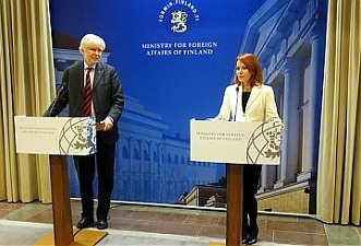 Erkki Tuomioja and Keit Pentus-Rosimannus. Photo: flickr.com