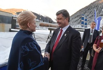 Dalia Grybauskaite and Petro Poroshenko. Davos, 16.01.2015. Photo: lrp.lt