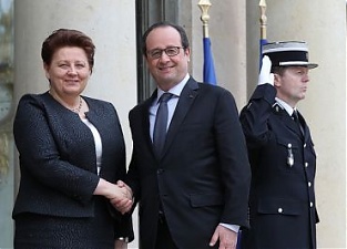 Laimdota Straujuma and François Hollande. Paris, 27.04.2015. Photo: flickr.com