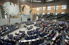 150529_bundestag_in.jpg 150529_bundestag_in.jpg