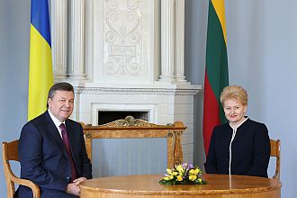 Viktor Yanukovich and Dalia Grybauskaite. Vilnius, 6.02.2013. Photo: lrp.lt