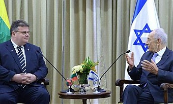 Linas Linkevicius and Shimon Peres. Photo: urm.lt