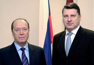 Alexander Veshnyakov and Raimonds Vejonis. Riga, 29.01.2015. Photo: mod.gov.lv