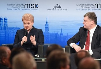 Dalia Grybauskaite and Petro Poroshenko in Munich. Photo: lrp.lt