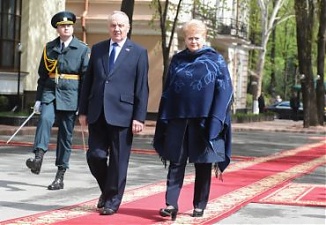 Nicolae Timofti and Dalia Grybauskaite. Chisinau, 22.04.2015. Photo: lrp.lt