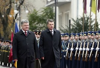 Petro Poroshenko and Raimonds Vejonis. Kyiv, 27.10.2015. Photo: president.lv