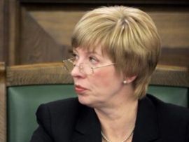 Karina Pētersone.