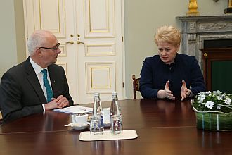 Dainius Pavalkis and Dalia Grybauskaite. Vilnius, 16.04.2013. Photo: lrp.lt