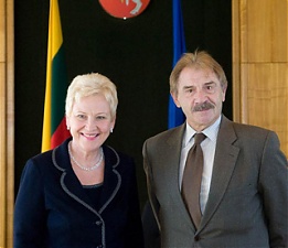 Irena Degutiene and Miguel Arias Estevez. Vilnius, 20.04.2011. Photo: seimas.lt