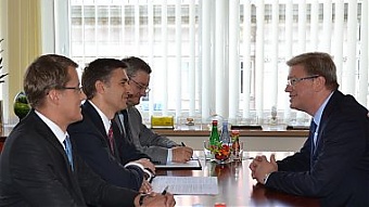 At the meeting of  Jaroslav Neverovic and Stefan Fule. Photo: enmin.lt
