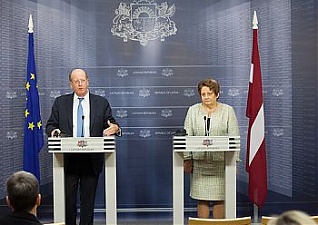 Philip Bennett and Laimdota Straujuma. Riga, 23.09.2014. Photo: flickr.com