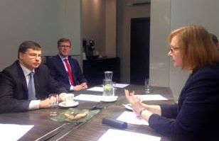 At the meeting fo Maris Lauri and Valdis Dombrovskis. Photo: fin.ee