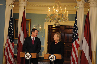 Girts Valdis Kristovskis and Hillary Clinton. USA, 22.02.2011. Photo: flickr.com