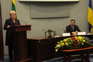 Dalia Grybauskaite and Viktor Yanukovych at business forum. Kiev, 22.11.2011. Photo: president.lt