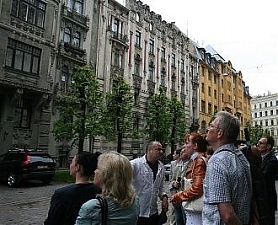 Participants of the seminar visit real estate objects in Riga.