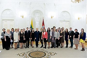 Dalia Grybauskaite presented awards to winners of the National Dictation Contest. Photo: lrp.lt