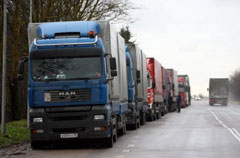 Estonian petrol buyers extend Narva border queues Estonian petrol buyers extend Narva border queues