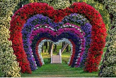19th Century Lithuanian Manor Hosts Biggest Flower Festival of Its Kind in Europe 19th Century Lithuanian Manor Hosts Biggest Flower Festival of Its Kind in Europe