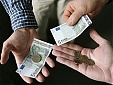 Lithuanian president supports proposal to increase minimum pay again Lithuanian president supports proposal to increase minimum pay again