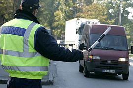 130404_policij_dorog_lv.JPG