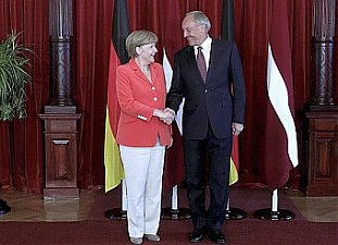 Angela Merkel and Latvian president Andris Berzins. Photo: president.lv