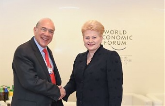 Angel Gurria and Dalia Grybauskaite. Davos, 22.01.2015. Photo: lrp.lt