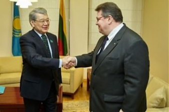 Ambassador Ikram Adyrbekov and Linas Linkevicius. Photo: urm.lt