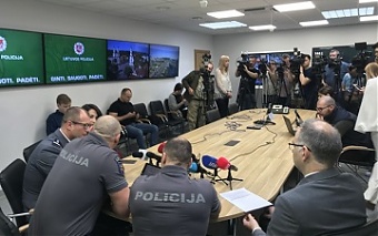 190522_policeLY.jpg 190522_policeLY.jpg