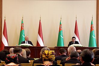 Andris Berzins and Gurbanguly Berdimuhamedow. Ashgabat, 14.05.2013. Photo: president.lv