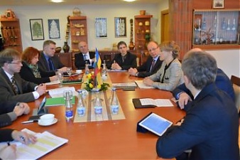 150206_ukrain_lit_sels.jpg 150206_ukrain_lit_sels.jpg