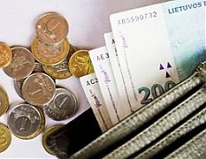 Lithuanian MP Gapsys urges to raise minimum salary to EUR 434 Lithuanian MP Gapsys urges to raise minimum salary to EUR 434