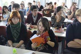 170426_students_lit.jpg 170426_students_lit.jpg