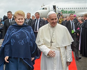 1180924_pope_lt.jpg