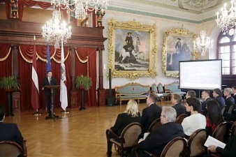 Президент Раймонс Вейонис на встрече с иностранными инвесторами. Фото: president.lv