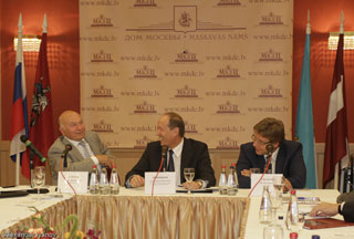 100830_Luzhkov_Dom_Moskvy2.jpg 100830_Luzhkov_Dom_Moskvy2.jpg