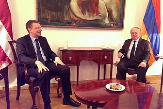 Эдгарс Ринкевич и Эдвард Налбандян. Ереван, 12.12.2014. Фото: flickr.com