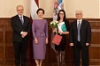Эгилс Левитс и Аркадий Сухаренко поздравили лучших медсестер Эгилс Левитс и Аркадий Сухаренко поздравили лучших медсестер